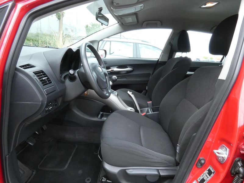 Toyota Auris (2009) 1,6 91KW - fotka 20 z 30