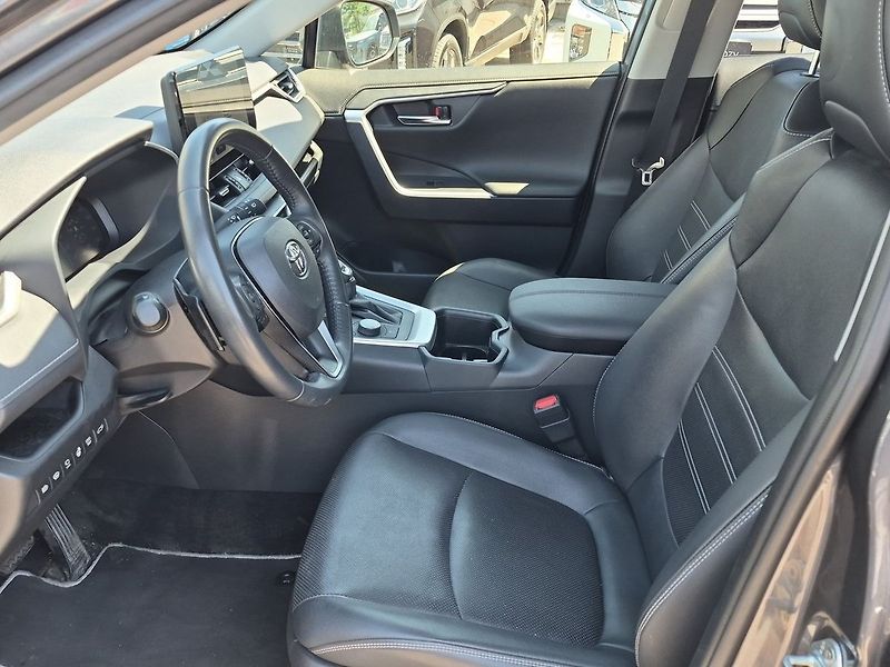 Toyota RAV4 Executive 2,5 Hybrid e-CVT 4WD - fotka 11 z 30