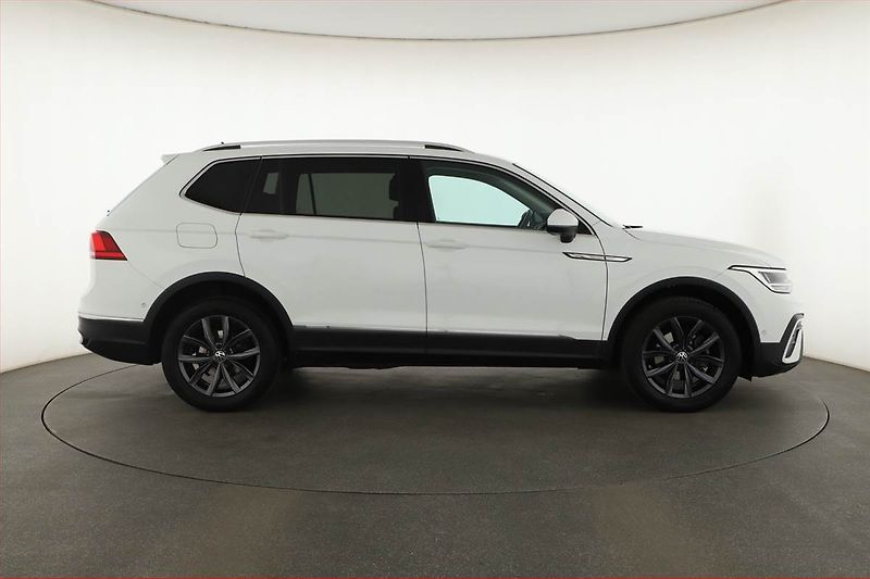Volkswagen Tiguan Allspace (2023) Life 1.5 TSI - fotka 6 z 20