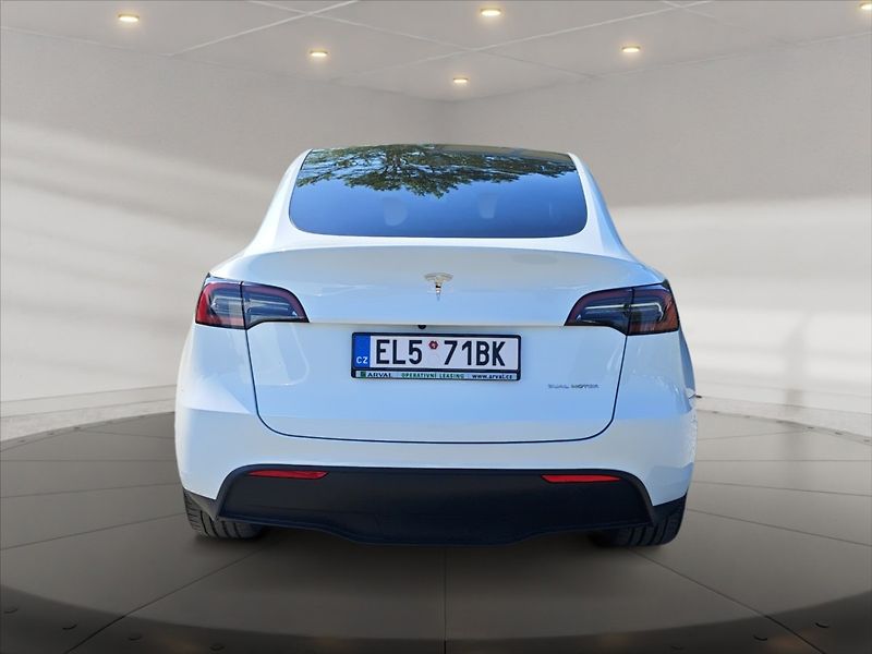 Tesla Model Y 0,0 Long Range AWD AT - fotka 4 z 12