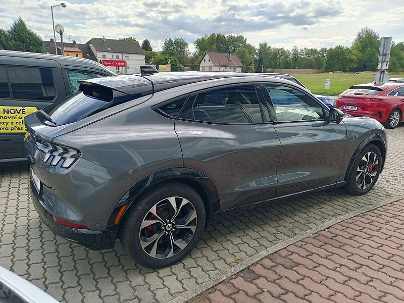 Ford Mustang Mach-E (2022) 4x4 - Extended Range - 99Kwh b - fotka 22 z 28