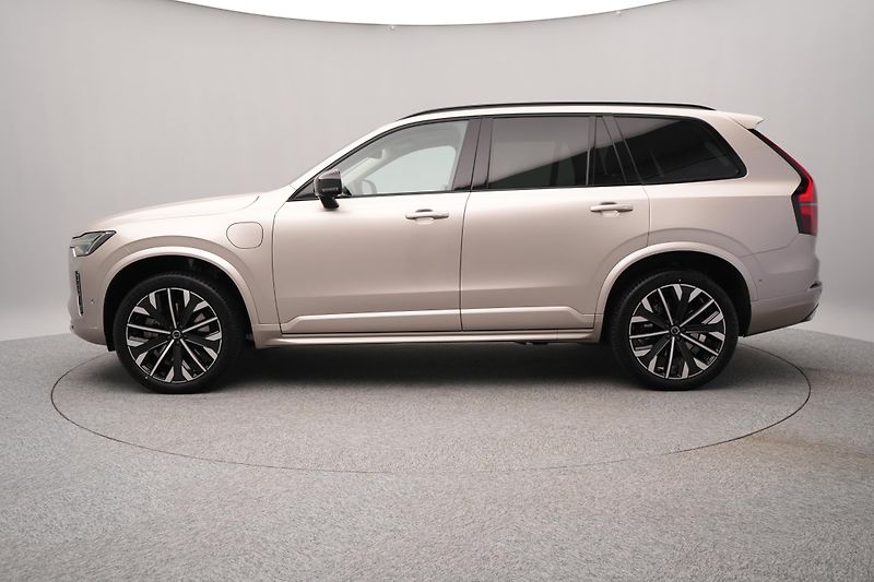 Volvo XC90 (2026) T8 AWD RECHARGE DARK PLUS 7m - fotka 9 z 29