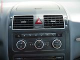 Volkswagen Touran (2013) 2.0 TDI, Xenon, webasto - náhled 17