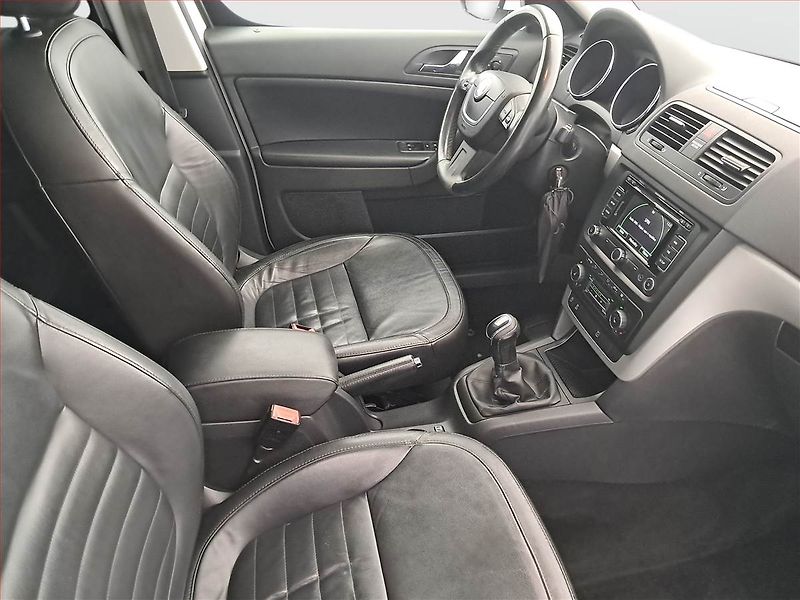 Škoda Yeti (2012) Elegance 2.0 TDI, Serv.kniha - fotka 9 z 17