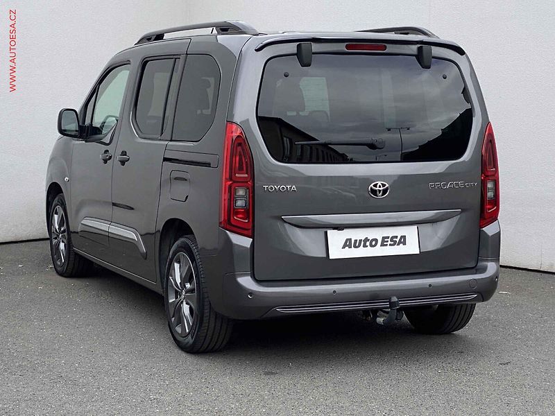 Toyota ProAce City Verso (2023) 1.5D-4D, 1.maj,ČR, Family - fotka 6 z 14