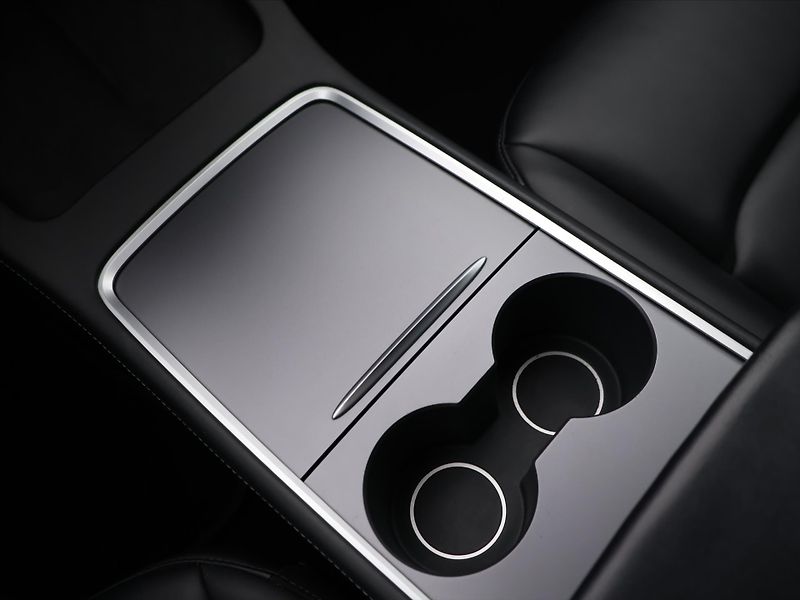Tesla Model 3 Long Range 75kWh AWD sOH 96,4% - fotka 24 z 32