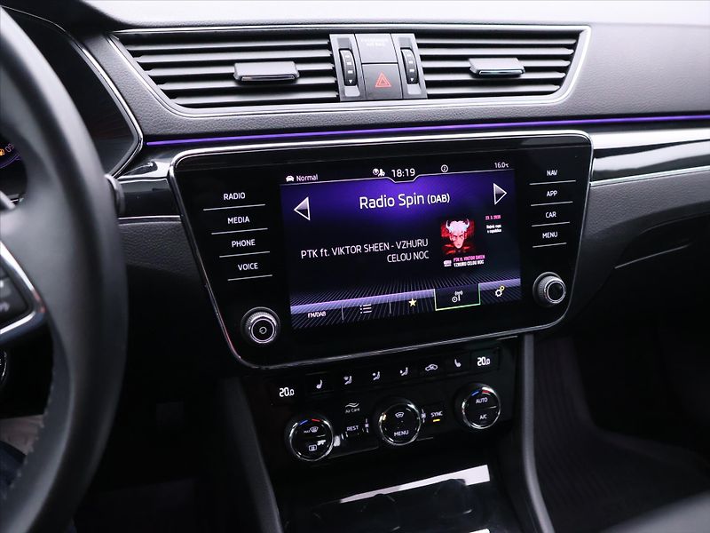 Škoda Superb 2,0 TDI 147kW CZ 4x4 L&K DSG D - fotka 32 z 52