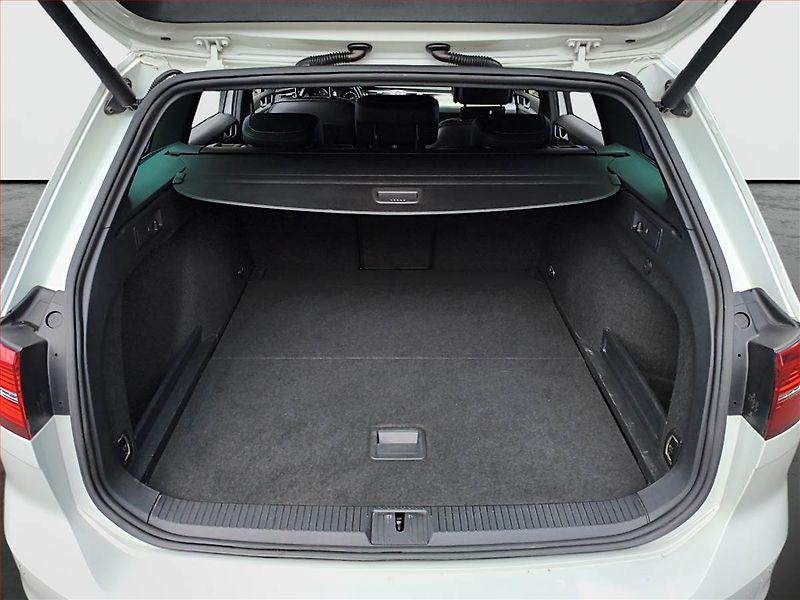 Volkswagen Passat (2018) R-Line 2.0 TDI, Automat, Kůže - fotka 14 z 20