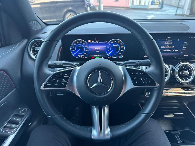 Mercedes-Benz EQB (2024) 250+ - fotka 13 z 24