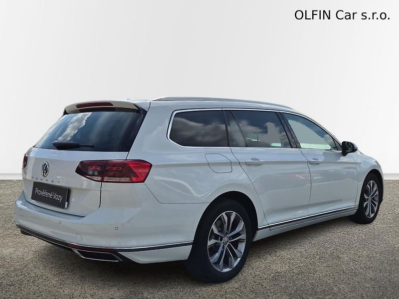 Volkswagen Passat Elegance Variant 2.0 TDI 110kw - fotka 2 z 24