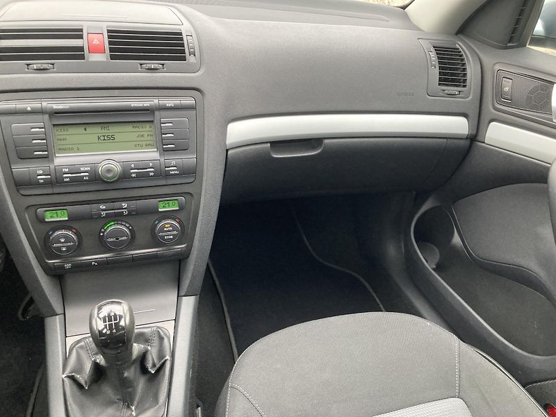 Škoda Octavia (2006) Combi 1,9 TDI, tažné, serviska - fotka 13 z 21