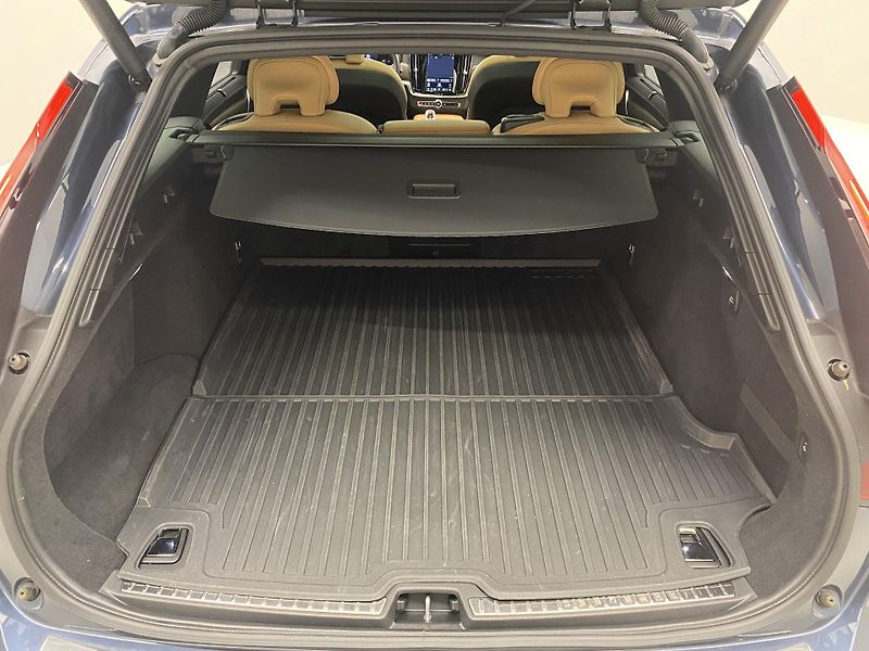 Volvo V90 B4 BRIGHT PLUS AUT REZERVACE - fotka 6 z 48
