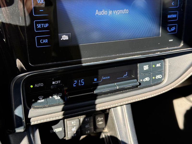 Toyota Auris 1,6 Selection - fotka 16 z 19