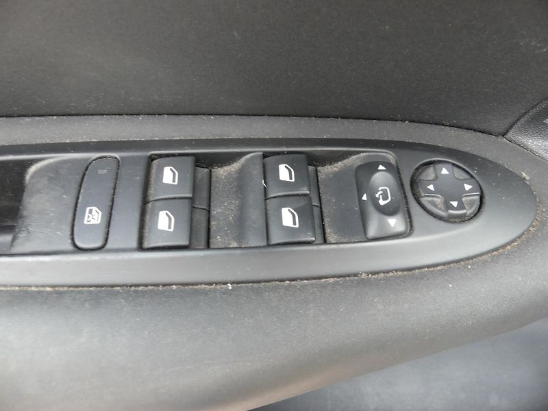 Citroën C4 (2016) 1,2 PureTech 110 MAN5 - fotka 16 z 18