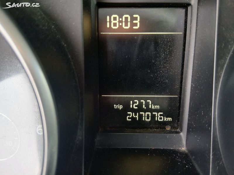 Volkswagen Golf VI 1.6 TDI - fotka 16 z 29