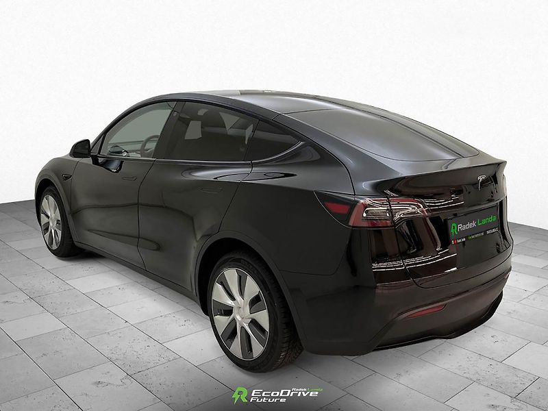 Tesla Model Y (2023) AWD | Berlín | 4×4 - fotka 5 z 9
