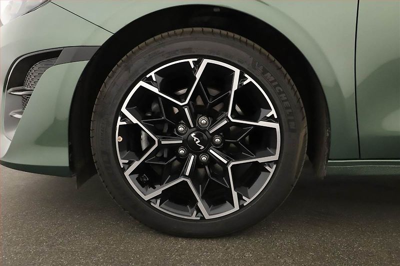 Kia Ceed (2025) 1.5 T-GDI, GT LINE, Automat - fotka 12 z 18