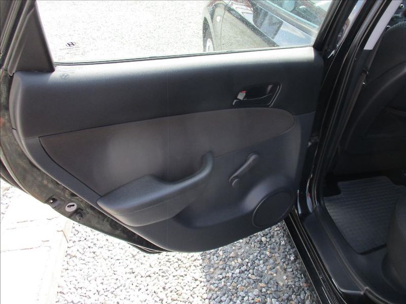 Hyundai i30 1,4 i 16v, klima, serviska, - fotka 15 z 38