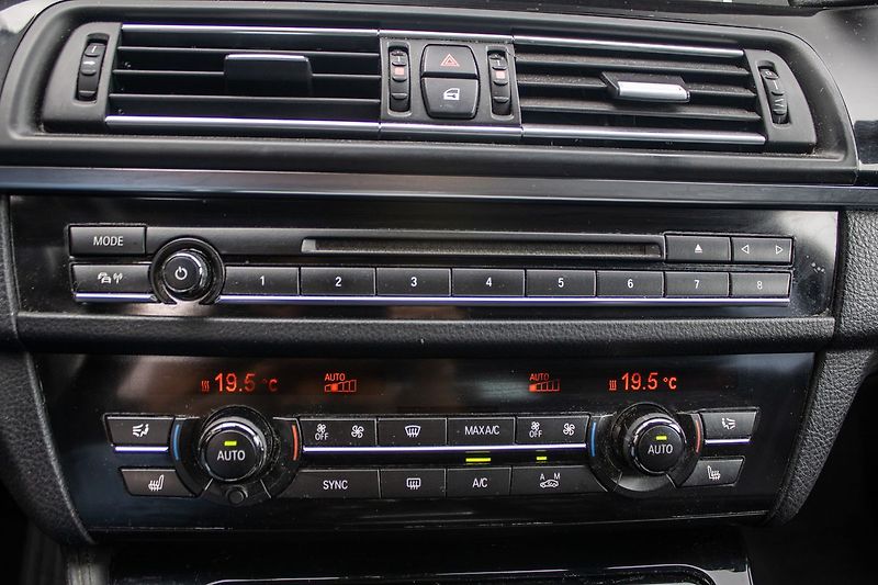 BMW Řada 5 M550d Xdrive - fotka 16 z 21