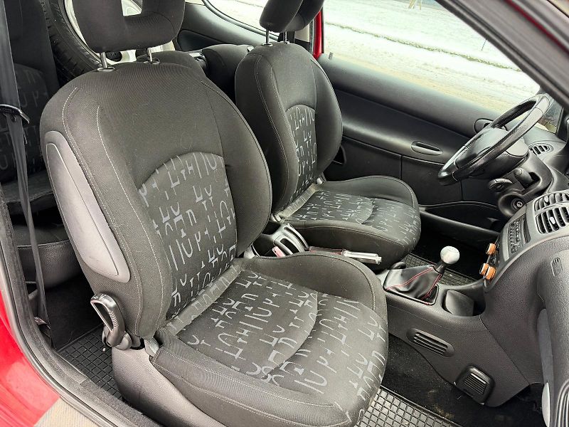 Peugeot 206 1,4i / 55 kW / sada pneu  - fotka 17 z 21