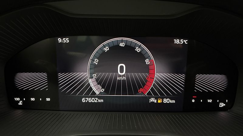 Škoda Karoq 1.5 TSI Ambition - fotka 10 z 25