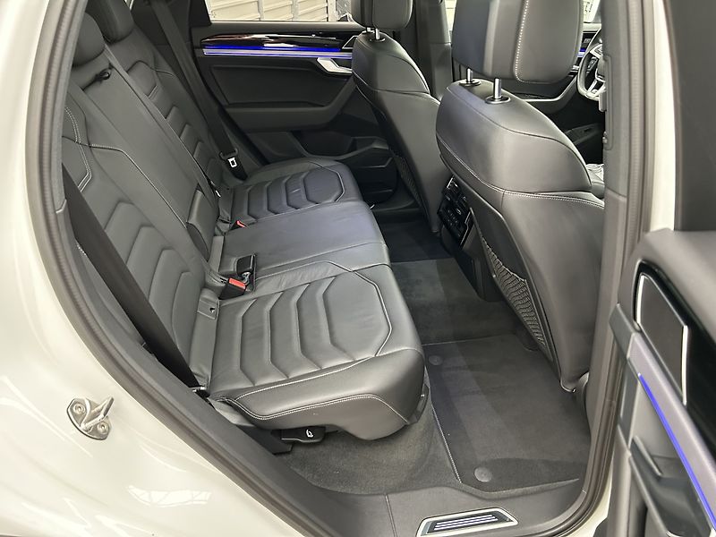Volkswagen Touareg 3.0 TDI 4x4 R-Line - fotka 24 z 31