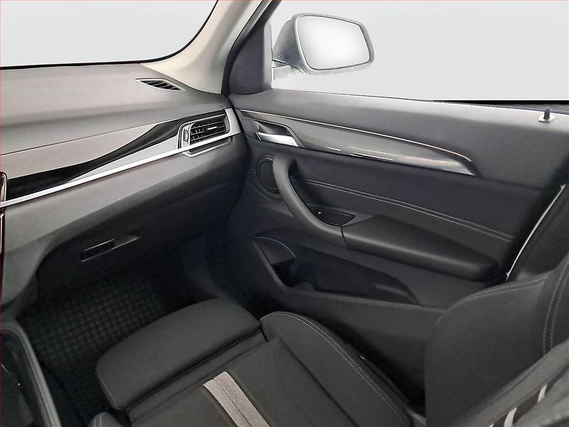 BMW X1 (2019) sDrive18i, Automat, Navi - fotka 8 z 26
