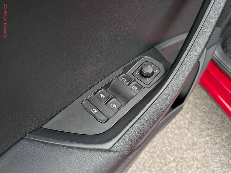 Škoda Karoq (2022) 1.5 TSi, ČR - fotka 9 z 18