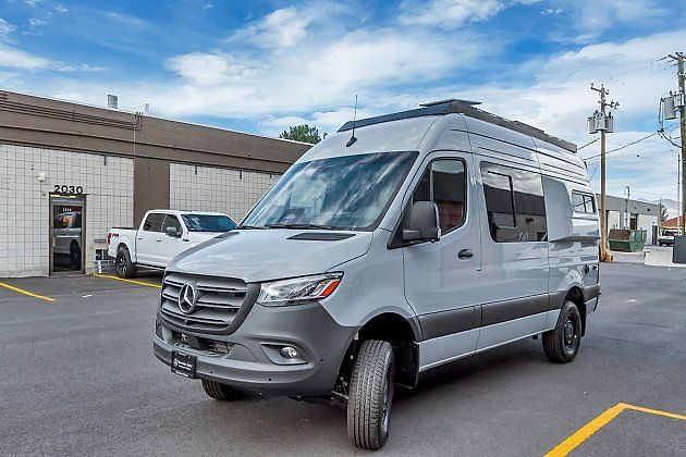 Campervan Mercedes-Benz Sprinter od americké firmy Bitterroot Builds je stvořený do divočiny., zdroj: se svolením Bitterroot Builds