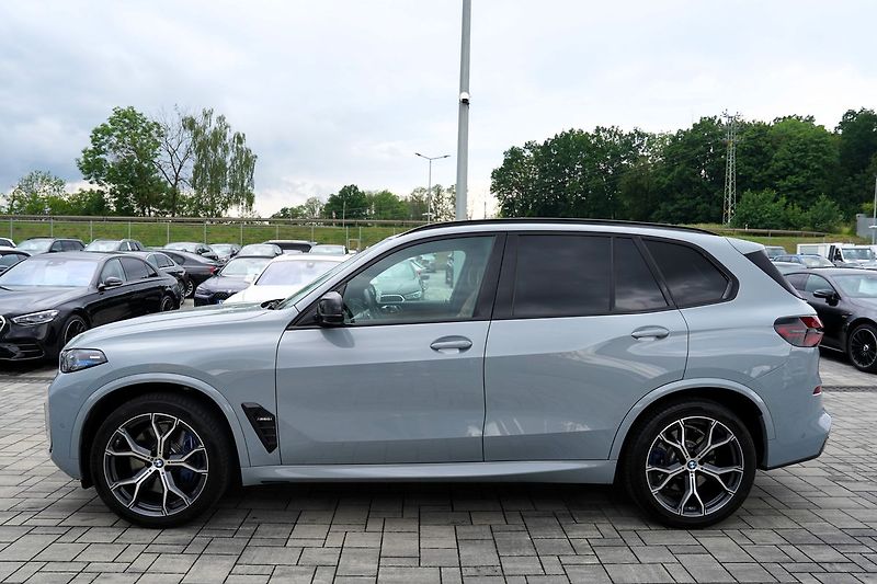 BMW X5 M60i xDrive/AT9/21/530 PS - fotka 3 z 45