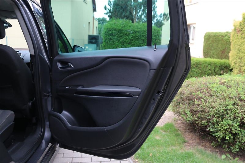 Opel Zafira 1,4 Tourer, Turbo,7míst - fotka 27 z 38