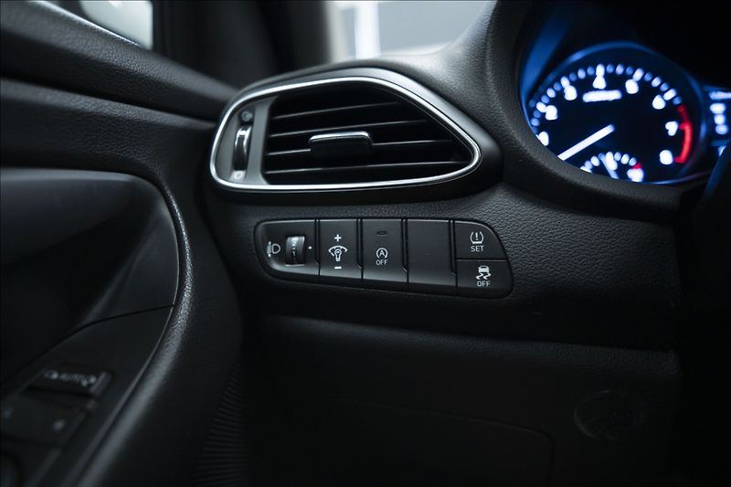 Hyundai i30 1,5 CVVT KAMERA 1. MAJITEL ČR - fotka 23 z 31