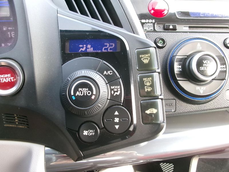 Honda CR-Z (2011) 1,5i VTEC HYBRID AC ALU - fotka 22 z 25