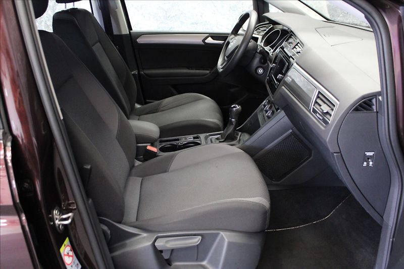 Volkswagen Touran 1,2 TSI 1.majitel - fotka 10 z 31