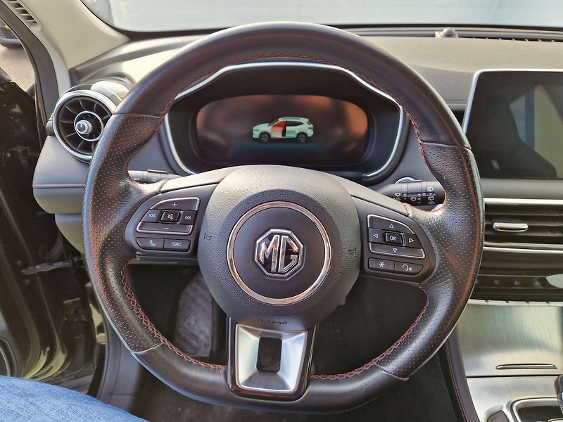 MG HS Luxury  1.5 - fotka 10 z 27