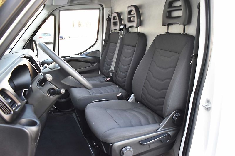 Iveco Daily 2.3 93kW 35S13 L2H2T*TEMPOMAT* - fotka 7 z 19