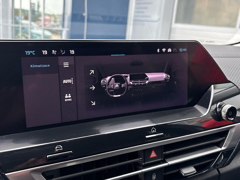Citroën C4 (2023) Shine 1.2 PureTech 130 EAT8 - fotka 12 z 58