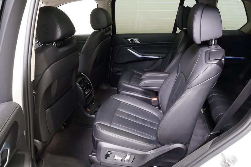 BMW X7  Xdrive40d,ČR,DPH,1.maj,6 míst - fotka 21 z 43