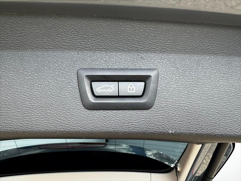 BMW X1 2,0 140kW-xDRIVE-CZ-DPH-VÝBAVA - fotka 16 z 44