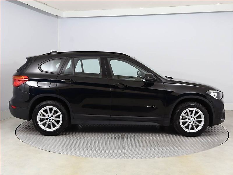 BMW X1 (2017) xDrive18d, 4X4, Automat, ČR - fotka 6 z 17