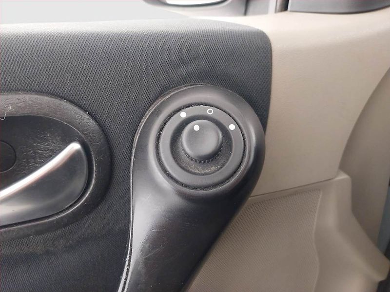 Renault Mégane (2003) 1.6 16V , Klima - fotka 16 z 17