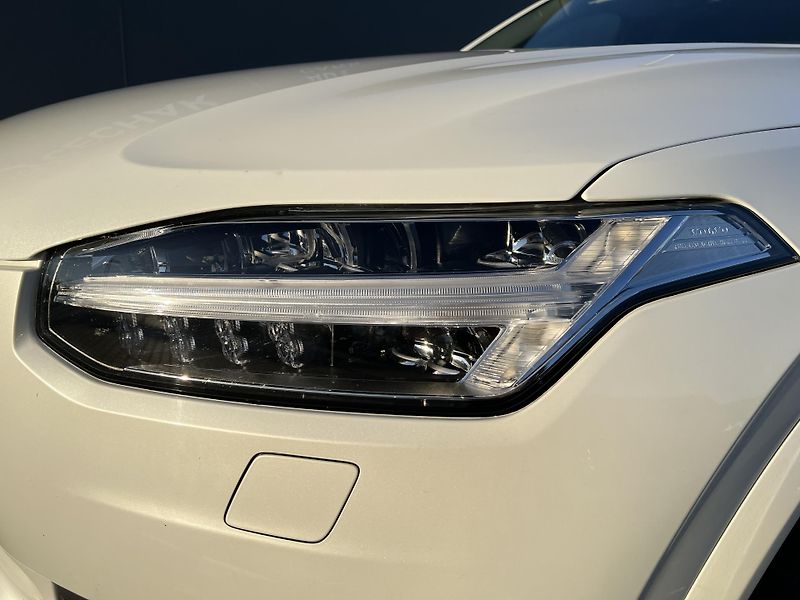 Volvo XC90 (2018) D5 AWD 173kW - fotka 42 z 42