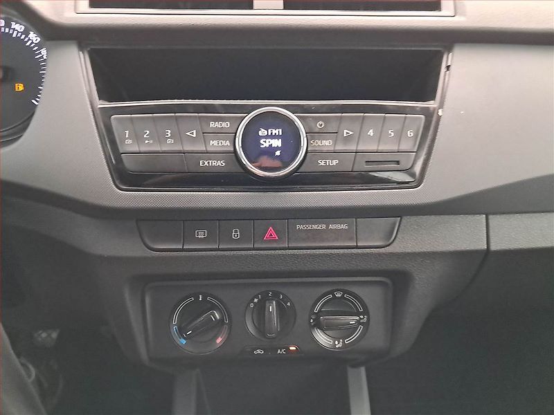 Škoda Fabia (2015) 1.4 TDI, Serv.kniha - fotka 12 z 15
