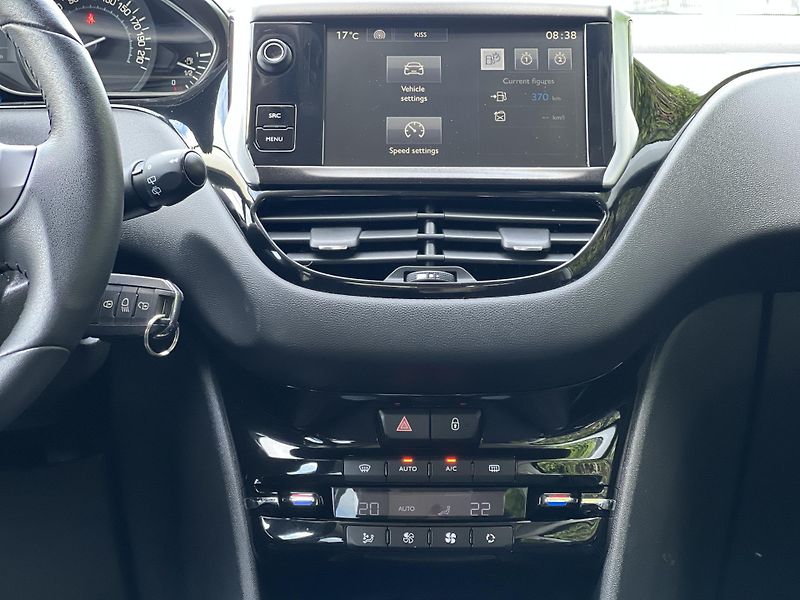 Peugeot 208 1.2i KLIMA PANORAMA TEMPOMAT - fotka 20 z 44