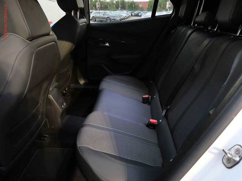 Peugeot 2008 (2020) 1.2 PT, GT Line, AT - fotka 10 z 28