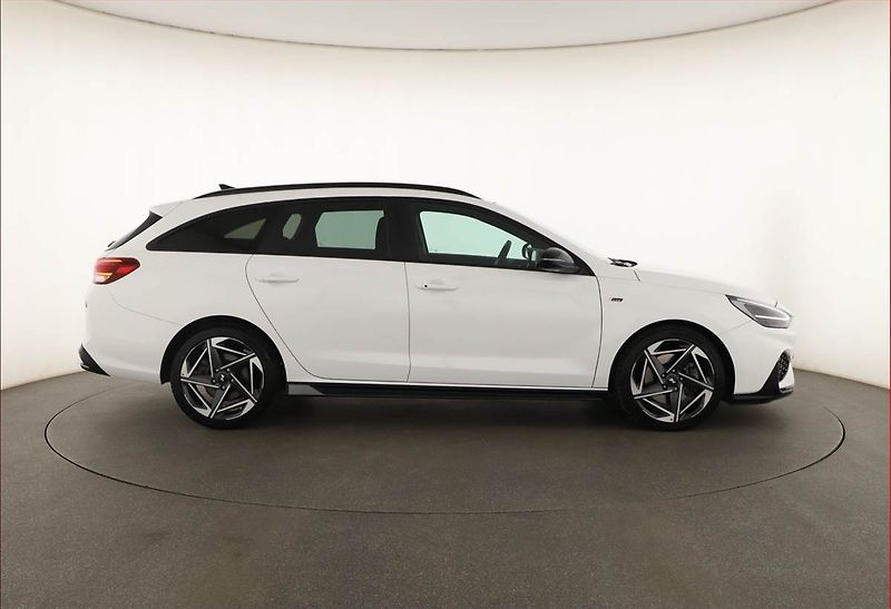 Hyundai i30 (2025) 1.5 T-GDI MHEV 48V, N Line - fotka 6 z 20