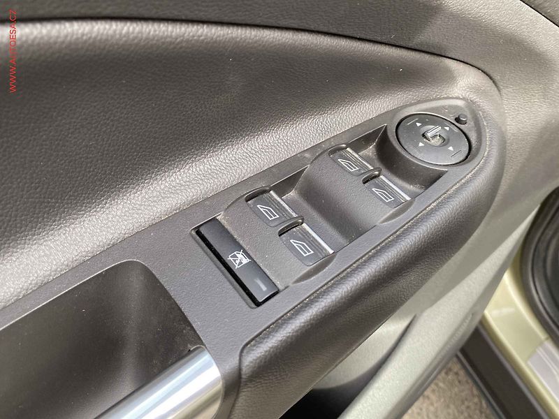 Ford Kuga (2013) 2.0 TDCi 4x4, Titanium, AT - fotka 13 z 19