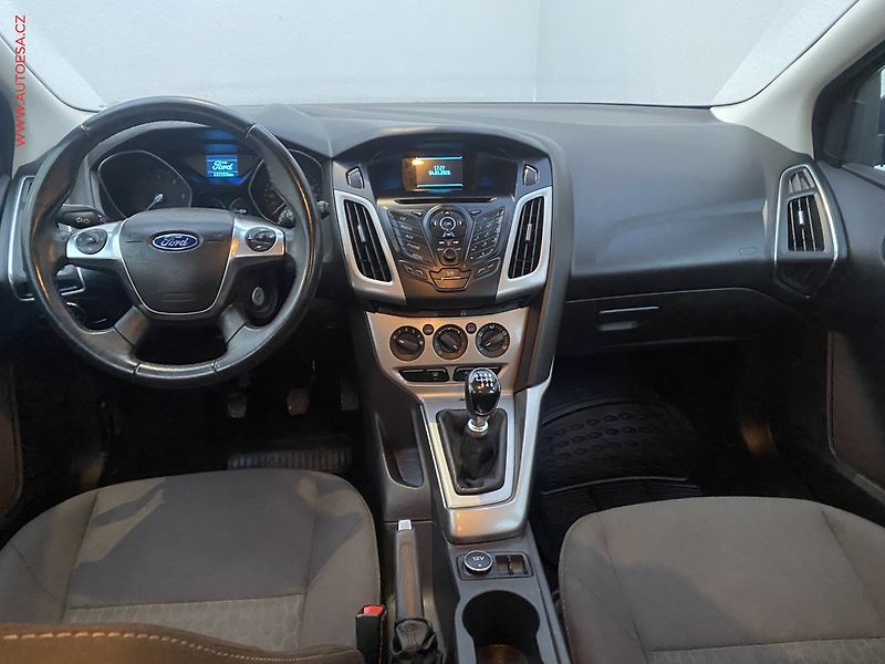 Ford Focus (2014) 1.6 TDCI, AC - fotka 8 z 16