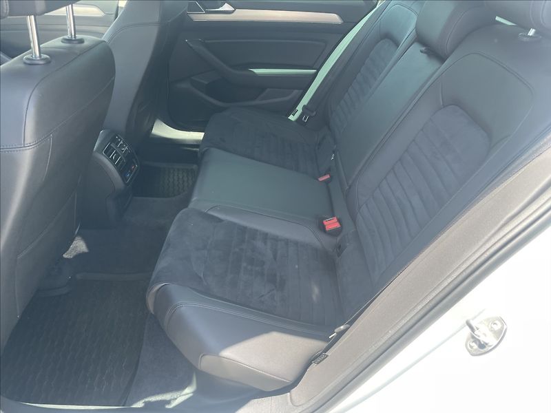 Volkswagen Passat 2,0 TDI 140kW BMT 4MOT DSG Hig - fotka 8 z 42