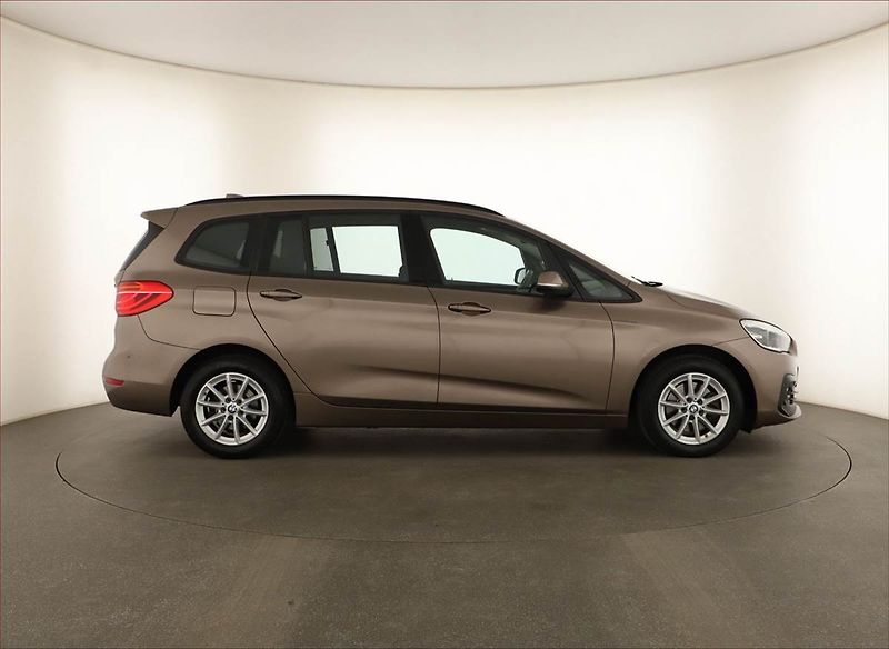 BMW Řada 2 (2020) 218i Gran Tourer, Serv.kniha - fotka 6 z 15